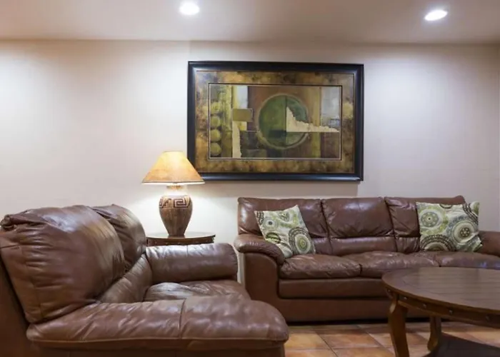 Cozy In A Gated Community With Pool Access Holiday home