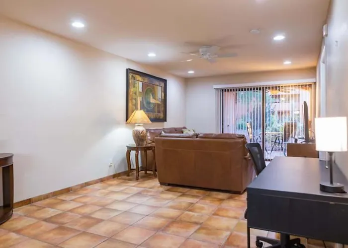 Cozy In A Gated Community With Pool Access Holiday home *
