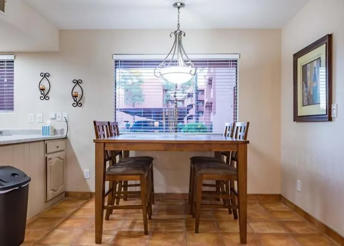 Cozy In A Gated Community With Pool Access