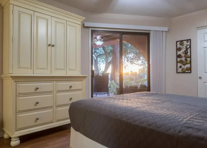 Cozy In A Gated Community With Pool Access