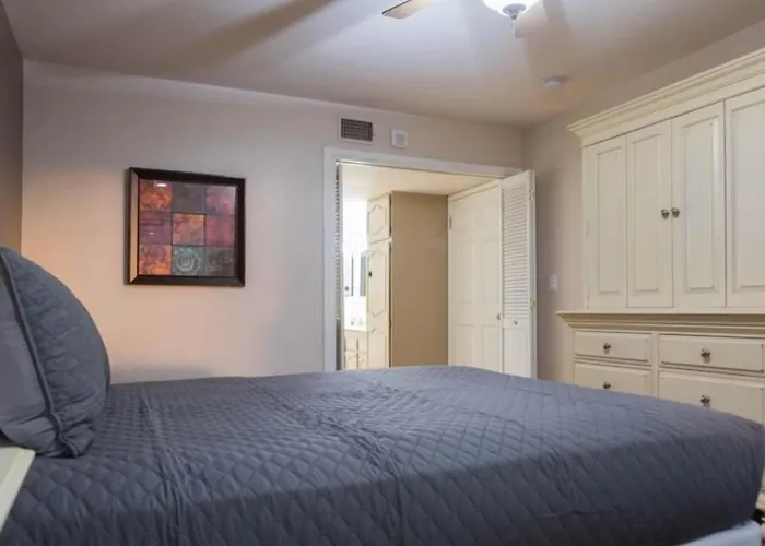 Cozy In A Gated Community With Pool Access Holiday home